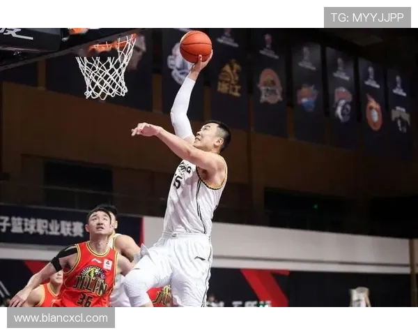 北京篮球队挑战赛点评：比赛经验与表现的深度分析与启示